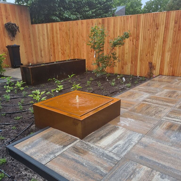 Corten čelična fontana 80 x 80 x 40 cm
