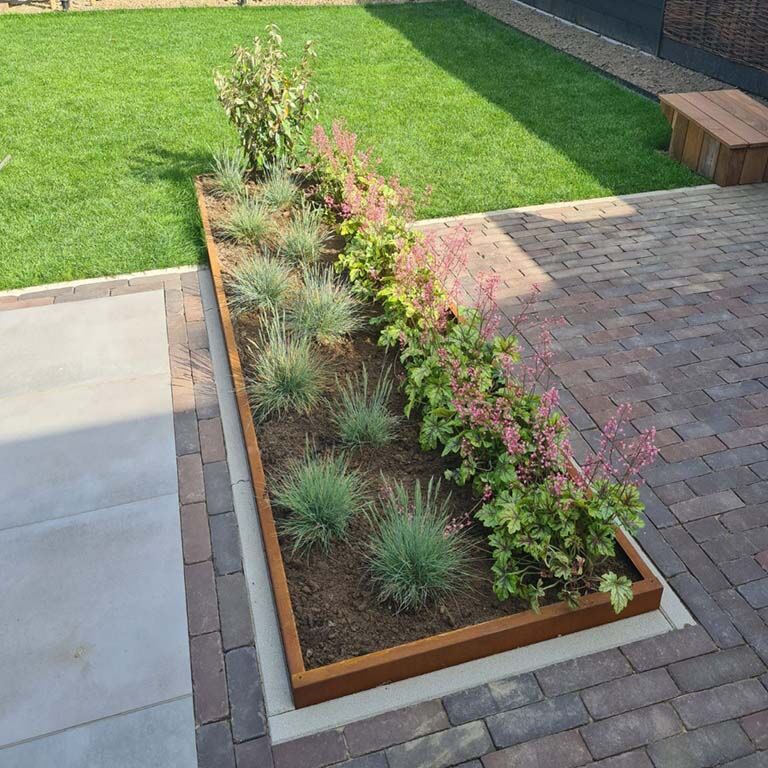 Corten čelične rubnjaci za travnjak kutno 12 cm kompletna oprema po 15 metara
