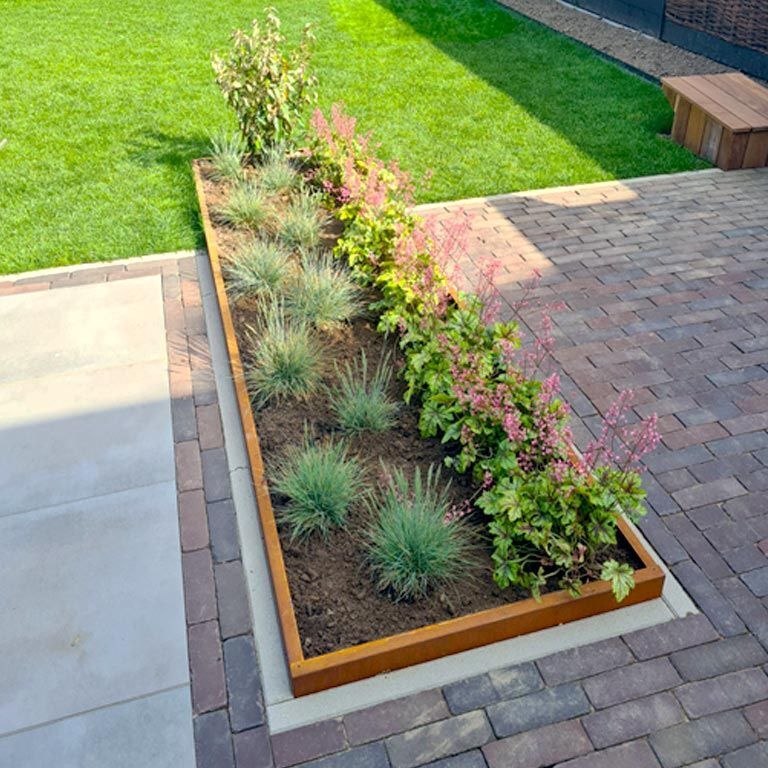 Corten čelične rubnjaci za travnjak kutno 12 cm kompletna oprema po 15 metara